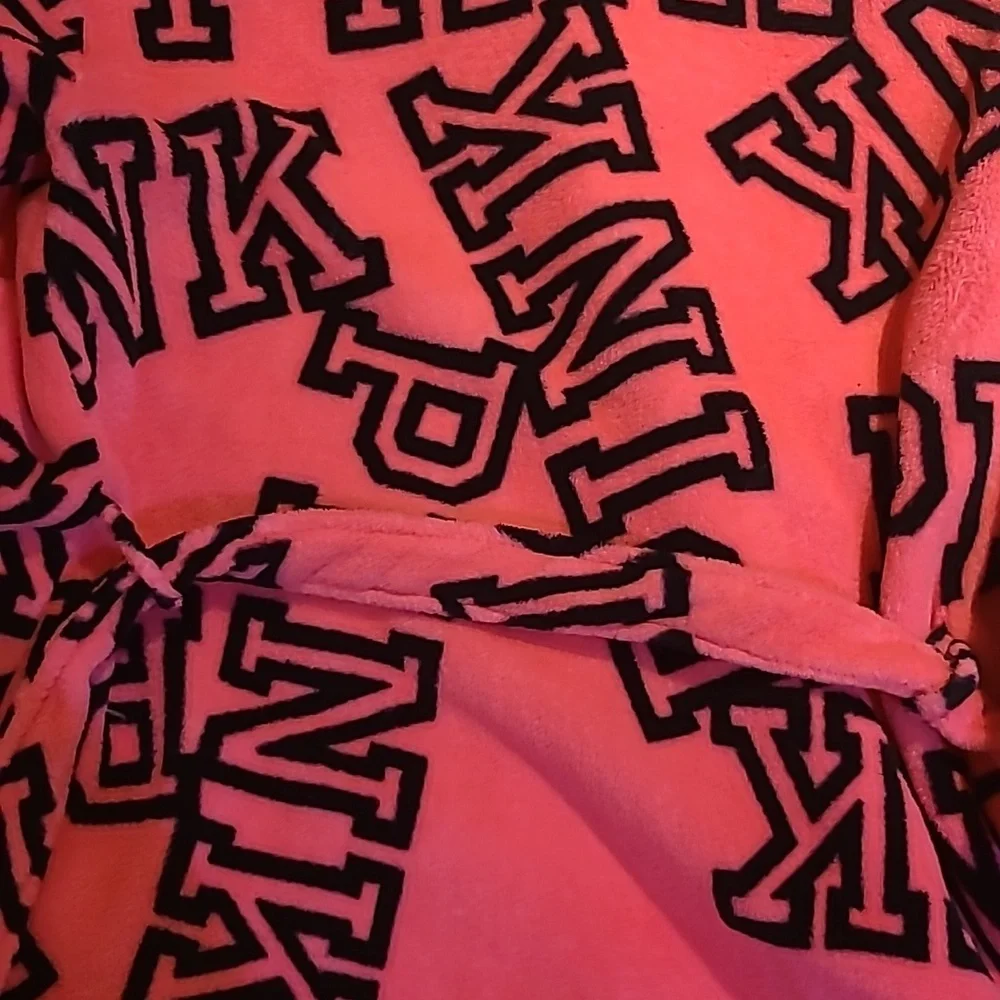 Pink Robe - Picture 3 of 3